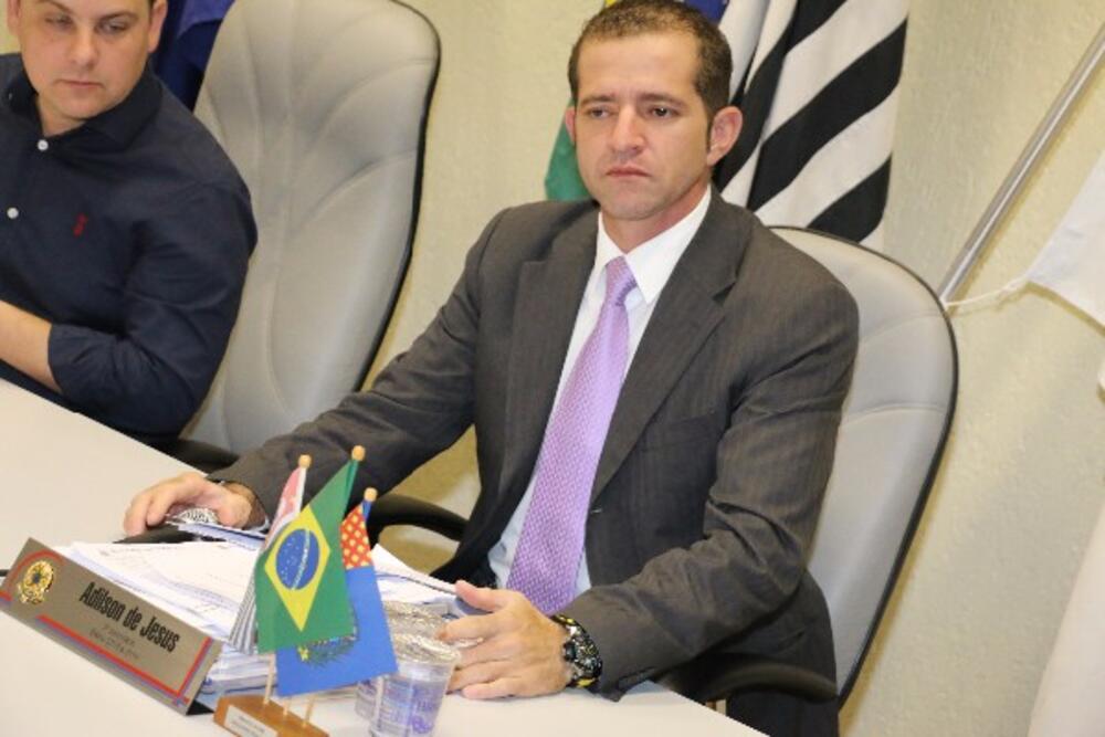 VEREADOR BRANCO SOLICITA REDUTOR DE VELOCIDADE NA RUA VERÍSSIMO PRADO