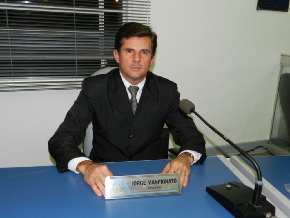 VEREADOR JORGE MANFRINATO CONCEDE MOÇÃO DE APLAUSOS E CONGRATULAÇÕES