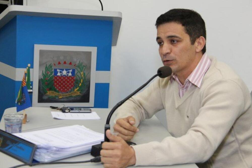 VEREADORES SOLICITAM INFORMAÇÕES SOBRE ILUMINAÇÃO DA QUADRA POLIESPORTIVA DO BAIRRO DOROTHÉIA