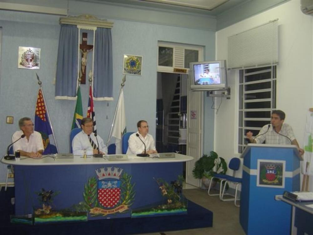 VEREADORES APROVAM CONSTRUÇÃO DE ESCOLA E AUMENTO DE REPASSE AO HOSPITAL