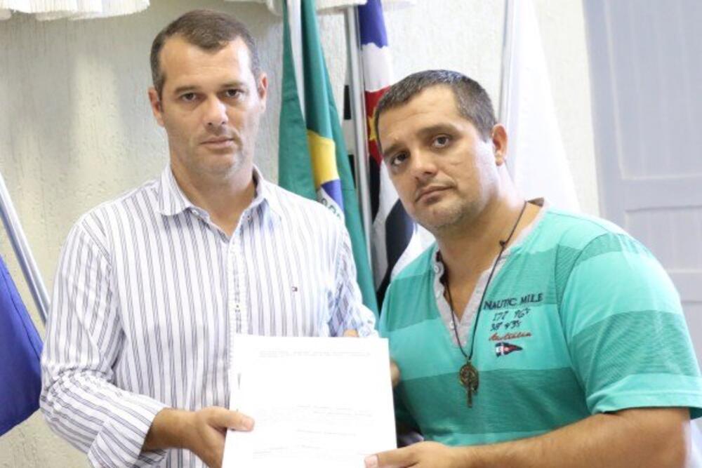 TRIBUNAL DE CONTAS NOTIFICA EX-PREFEITO DU MODESTO APÓS DENÚNCIA DE VEREADORES