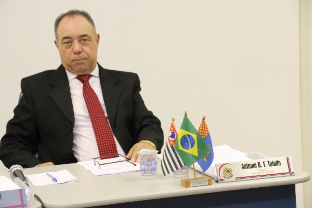 TONINHO DA SORVETERIA PEDE O CASCALHAMENTO DA ESTRADA VICINAL DO SANTANA