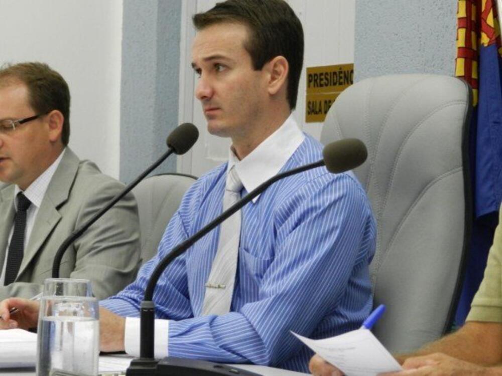 QUADRA POLIESPORTIVA DA ESCOLA MUNICIPAL ONDINA MENDES PARREIRA RECEBE O NOME DE JULIANA GONÇALVES