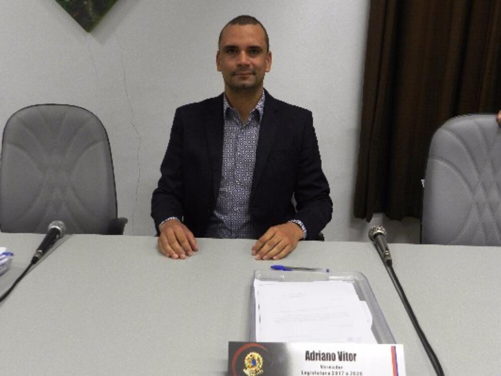 VEREADOR ADRIANO VITOR PROPÕE HOMENAGEM AOS REPRESENTANTES DO MOVIMENTO OCUPE A PISTA