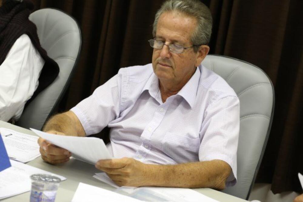 MÁRIO DE BARROS PRESTA HOMENAGEM A SEBASTIÃO ADAIL RIBEIRO