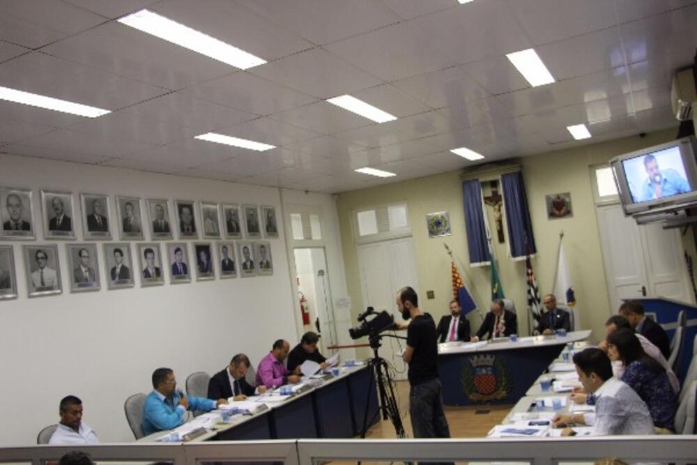 VEREADORES APRESENTAM MOÇÃO DE APLAUSOS AOS FUNCIONÁRIOS DA UMIS