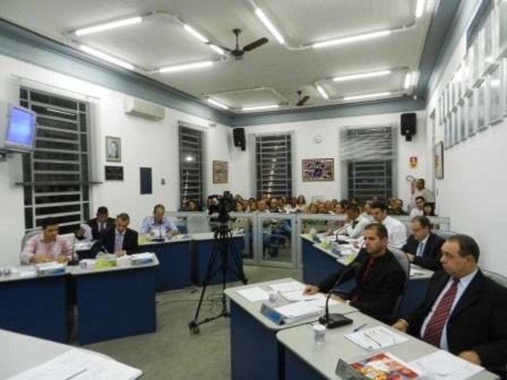 VEREADORES REQUEREM INFORMAÇÕES SOBRE PRESTAÇÃO DE CONTAS DO FUNDEB DE 2012