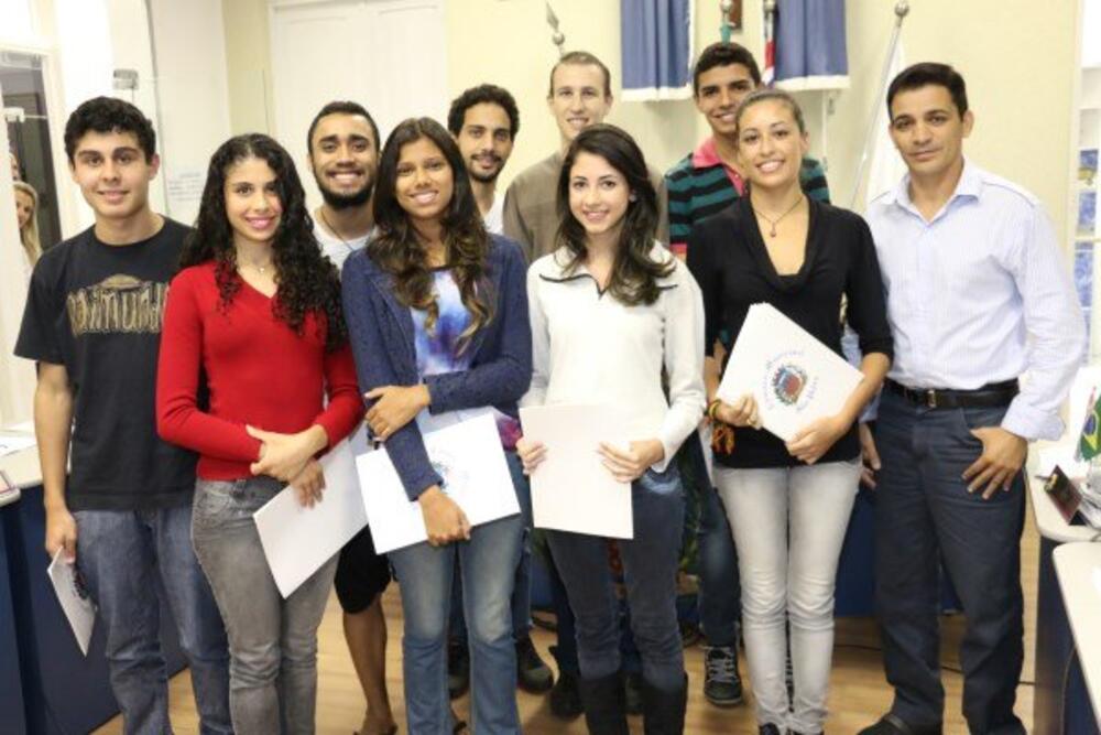 GRUPO SALVE! CIA DE TEATRO RECEBE MOÇÃO DE APLAUSOS E CONGRATULAÇÕES NA CÂMARA