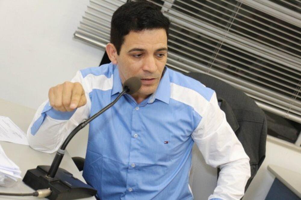 ELIAS CANDEIAS REQUER INFORMAÇÕES SOBRE O SERVIÇO DE ATENDIMENTO BUCAL NAS ESCOLAS DA REDE MUNICIPAL