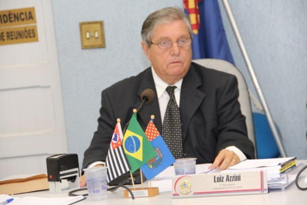 LUIZ AZZINI SOLICITA MELHORIAS NA SINALIZAÇÃO DE TRÂNSITO EM RUAS DO BAIRRO SANTA CRUZ