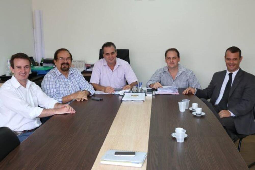 DEPUTADO ALDO DEMARCHI VISITA AUTORIDADES EM SÃO PEDRO