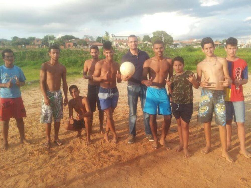 ADRIANO VITOR VISITA CAMPO DE ESPORTES NO BAIRRO RECANTO DAS ÁGUAS