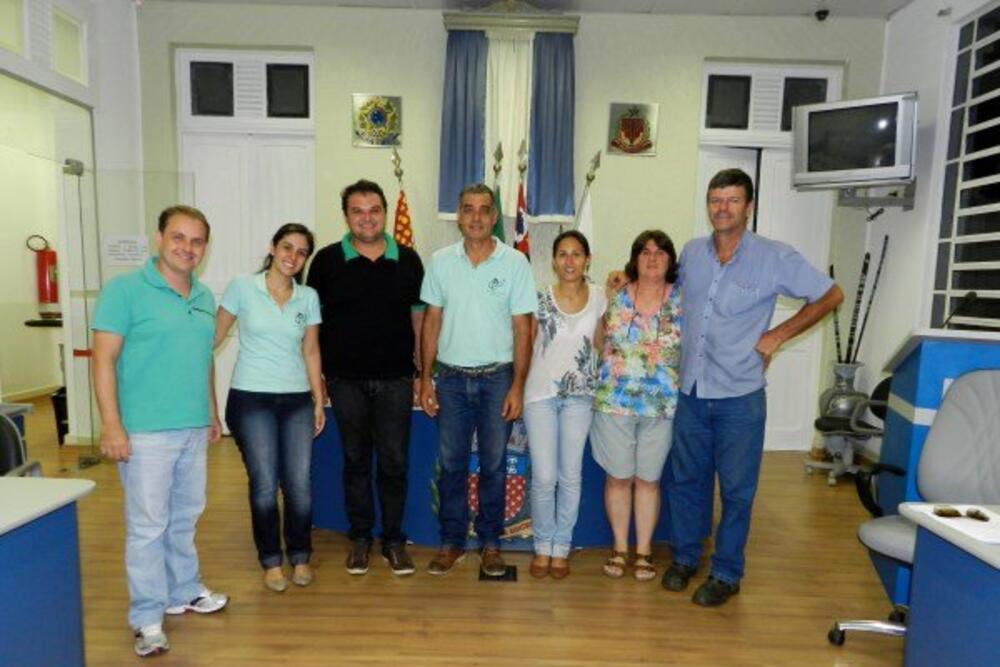 VETERINÁRIOS PARTICIPAM DE REUNIÃO TÉCNICA SOBRE PROGRAMA MUNICIPAL DE POSSE RESPONSÁVEL DE ANIMAIS