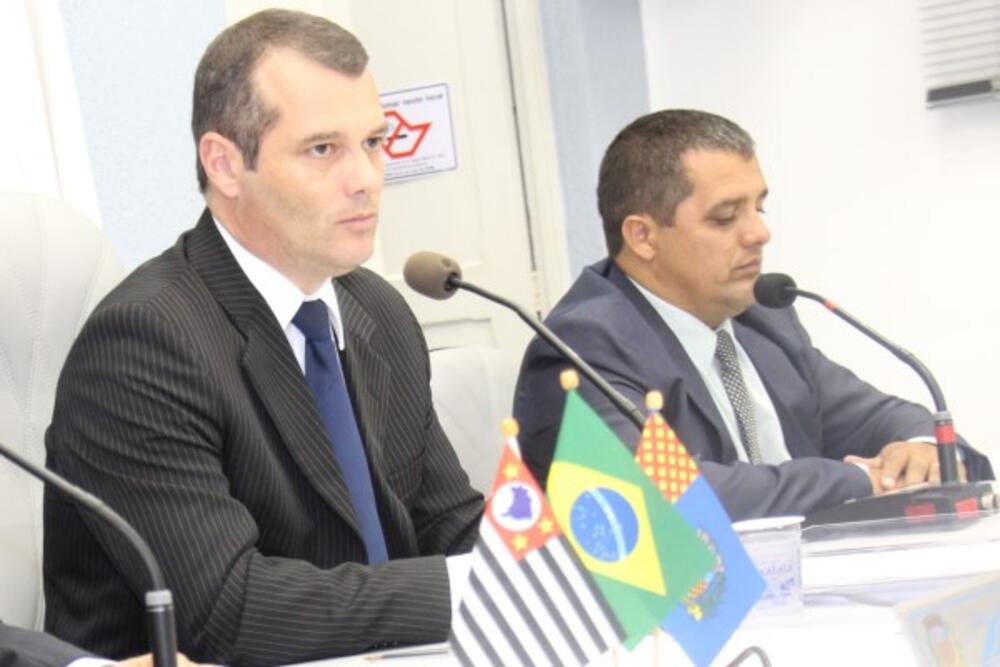 DR. CÁSSIO CAPELLARI APRESENTA PROJETO DE LEI VISANDO REGULAMENTAR SOM ALTO EM VEÍCULOS ESTACIONADOS