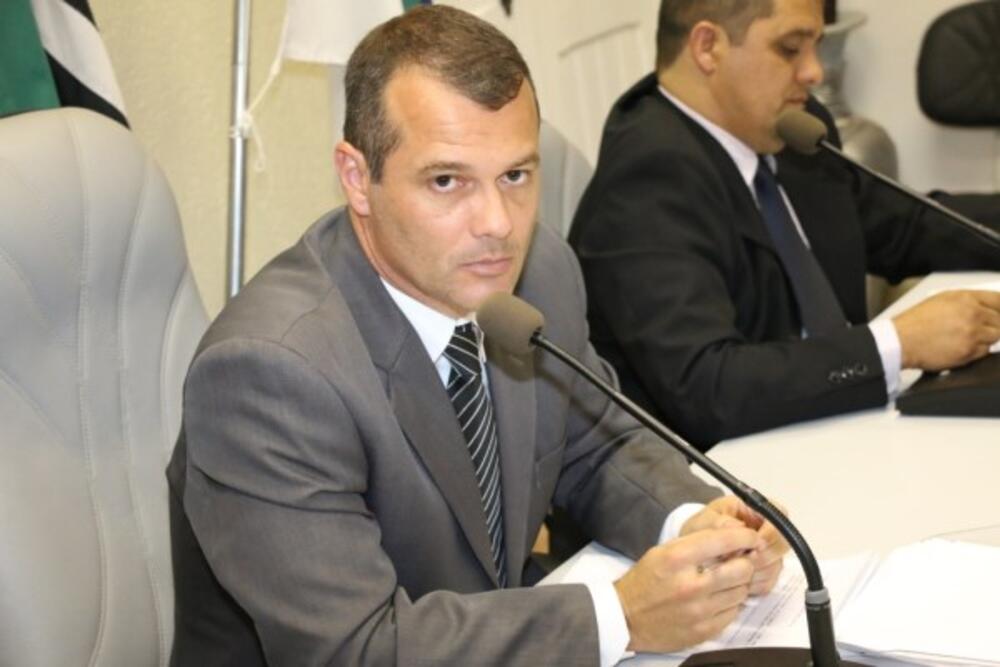 DR. CÁSSIO CAPELLARI SOLICITA DEMARCAÇÃO DE VAGA DE ESTACIONAMENTO PARA PORTADORES DE DEFICIÊNCIAS