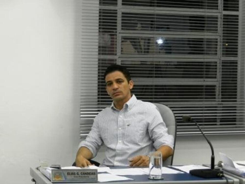 ELIAS CANDEIAS REQUER INFORMAÇÕES SOBRE COLETA DE LIXO DO MUNICÍPIO