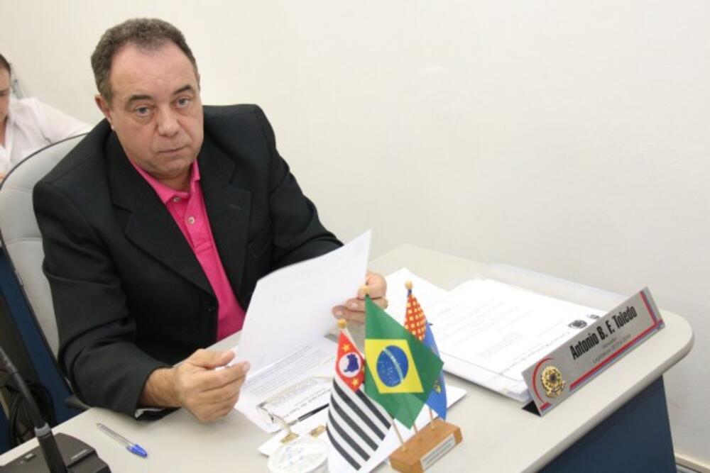 TONINHO DA SORVETERIA SOLICITA MELHORIAS NA AVENIDA ÂNGELO FRANZIM
