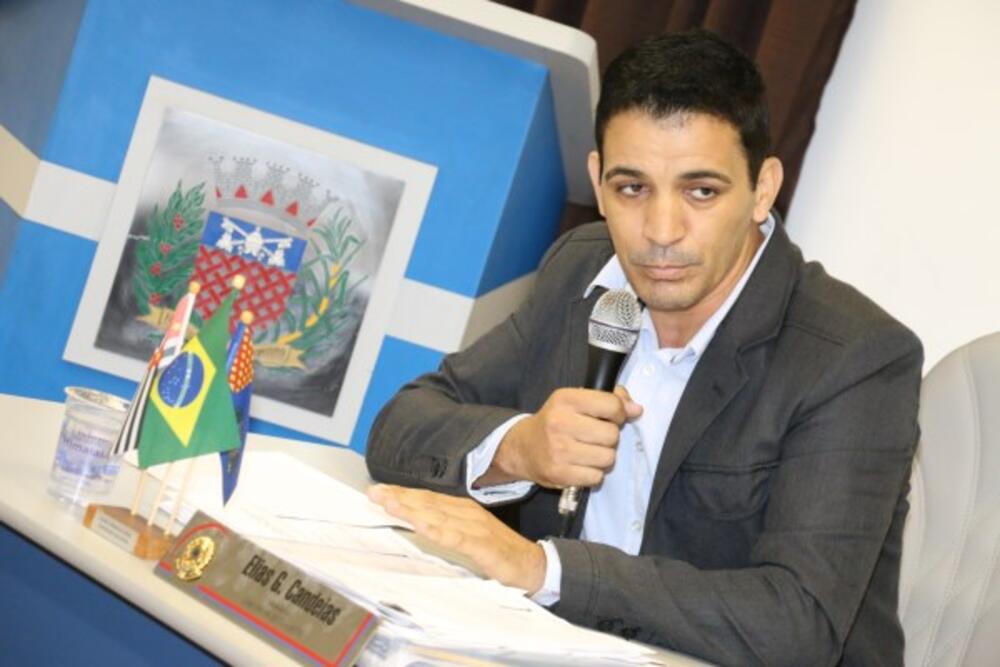 ELIAS REQUER INFORMAÇÕES SOBRE ACESSIBILIDADE PARA PORTADORES DE DEFICIÊNCIAS FÍSICAS EM ESCOLAS