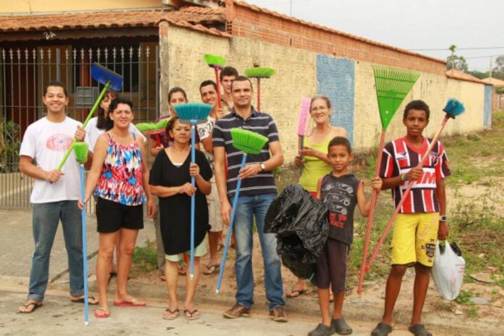 ADRIANO VITOR ORGANIZA MUTIRÃO DA LIMPEZA NO BAIRRO THEODORO DE SOUZA BARROS
