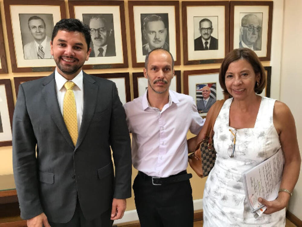 VEREADOR ROBINHO E SECRETÁRIA MIRIAM SOUZA REALIZAM REUNIÃO COM DEPUTADO JUNIOR APRILLANTI