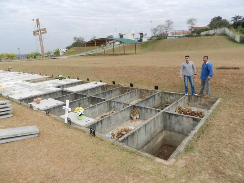 DU SOROCABA E ELIAS CANDEIAS SOLICITAM INFORMAÇÕES SOBRE A CONSTRUÇÃO DO CEMITÉRIO PARQUE SÃO PEDRO