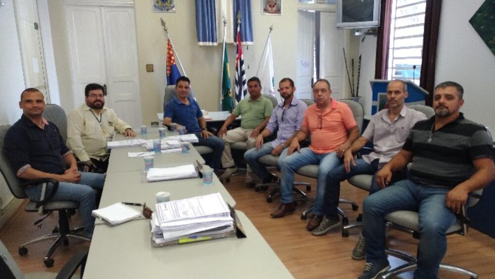 VEREADORES RECEBEM GERENTE DA AGÊNCIA DOS CORREIOS DE SÃO PEDRO
