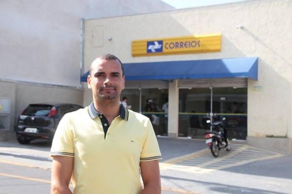 CORREIOS: ADRIANO VITOR BUSCA ESCLARECIMENTOS