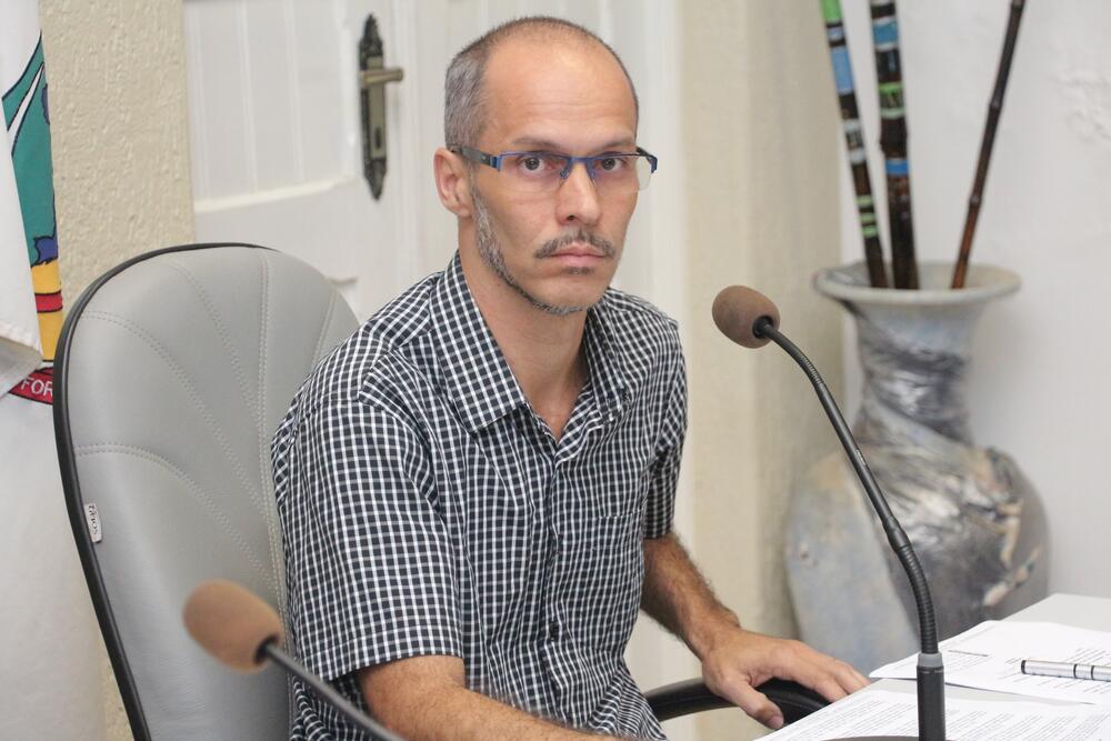 VEREADOR ROBINHO PROPÕE HOMENAGEM A PROFESSORA GEDIANE XAVIER