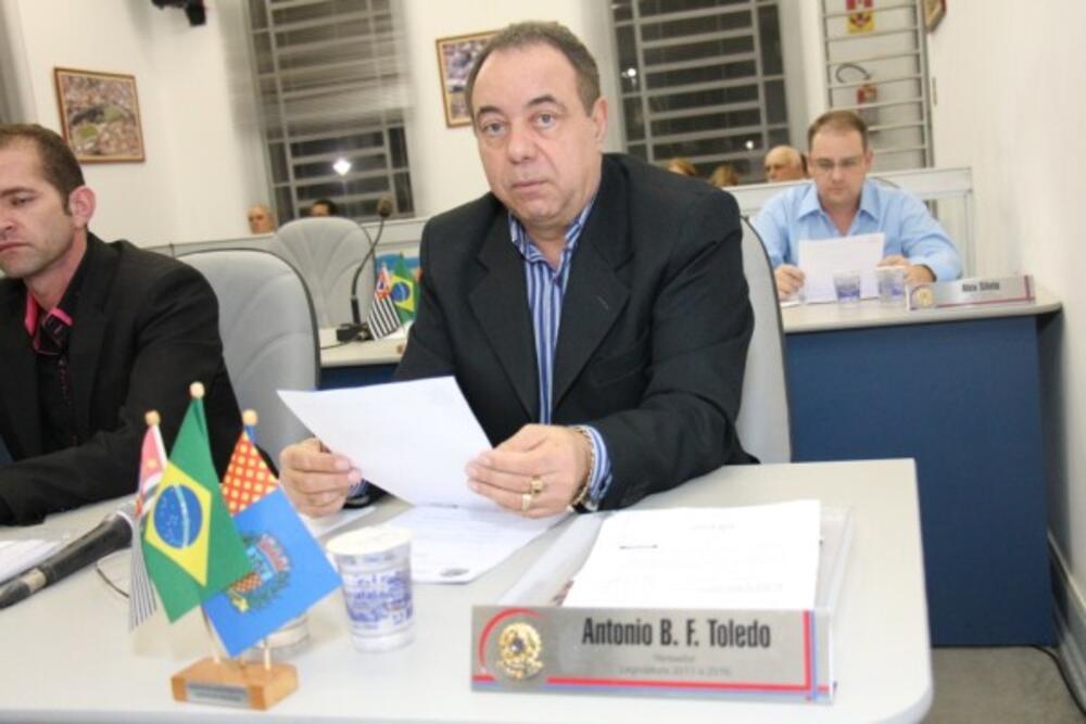 TONINHO DA SORVETERIA SOLICITA PAVIMENTAÇÃO ASFÁLTICA NA RUA ERCÍLIO DOS SANTOS
