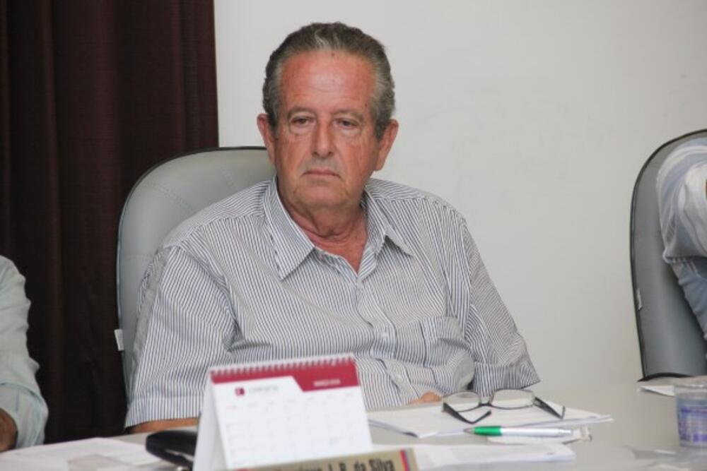 MÁRIO DE BARROS PRESTA HOMENAGEM A SECRETÁRIA MUNICIPAL DE EDUCAÇÃO CLÉIA MARIA DA LUZ RIVERO