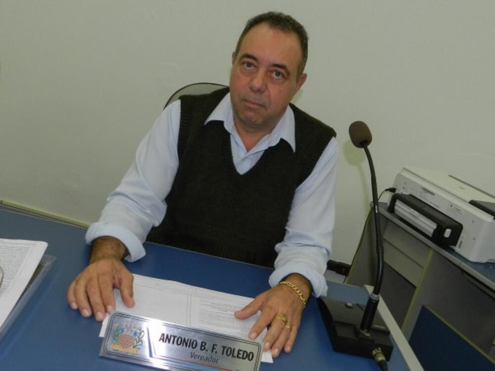TONINHO DA SORVETERIA SOLICITA RECAPEAMENTO ASFÁLTICO EM DIVERSOS BAIRROS