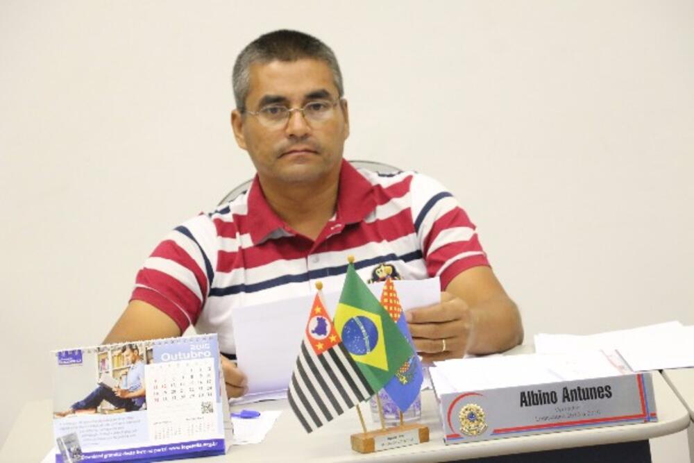 VEREADOR “ÍNDIO” PEDE IMPLANTAÇÃO DE REDUTOR DE VELOCIDADE NA RUA HERMÍNIO CARAVITA