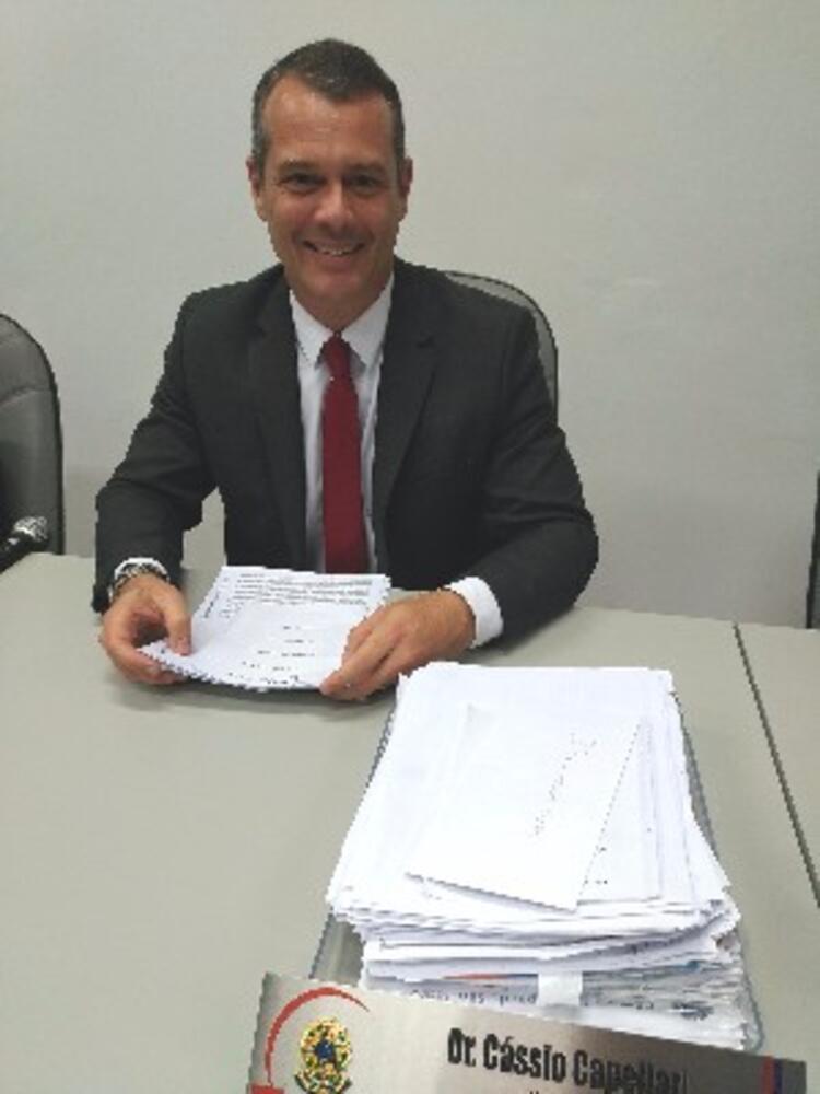 VEREADOR DR. CÁSSIO CAPELLARI PEDE INSTALAÇÃO DE CERCA DE ARAME FARPADO NO CEMITÉRIO MUNICIPAL
