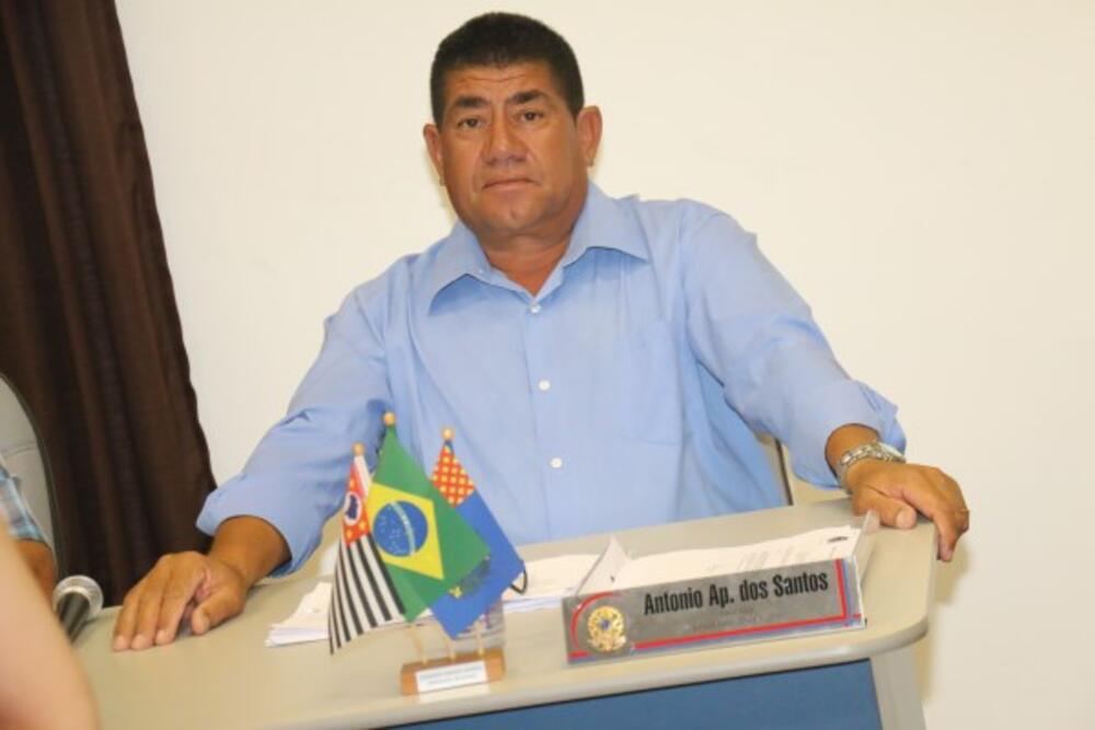 TONINHO DINGÃO SUGERE MANUTENÇÃO NAS CALÇADAS DA AVENIDA PRESIDENTE GETÚLIO VARGAS