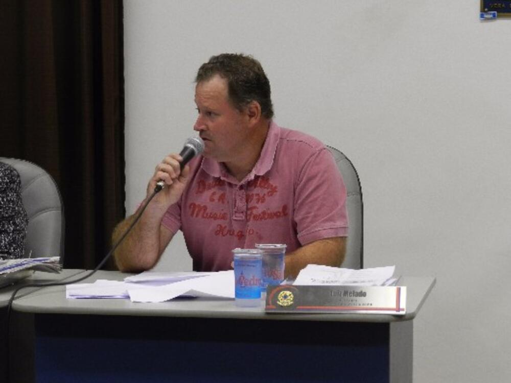 VEREADOR LUIZ MELADO PEDE FECHAMENTO DAS SAÍDAS CLANDESTINAS DO BAIRRO SANTA MÔNICA