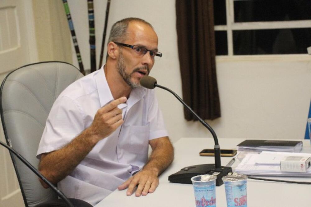VEREADOR ROBERSON PEDROSA (ROBINHO) APRESENTA INDICAÇÕES AO PLENÁRIO