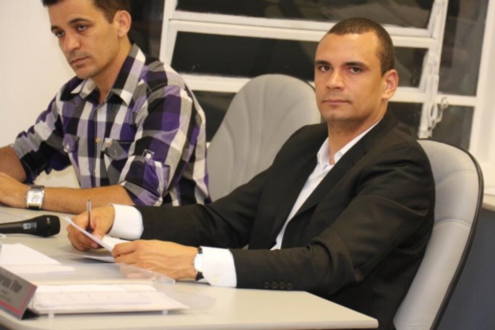 ADRIANO VITOR REQUER INFORMAÇÕES AO PODER EXECUTIVO