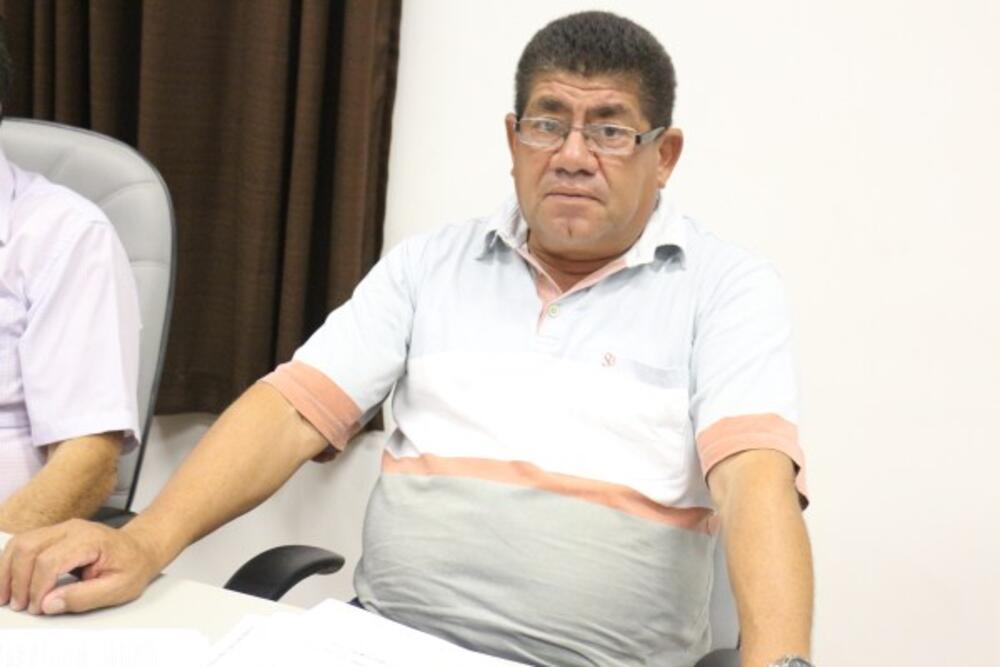 TONINHO DINGÃO SUGERE A REALOCAÇÃO DE POSTE NA UMIS