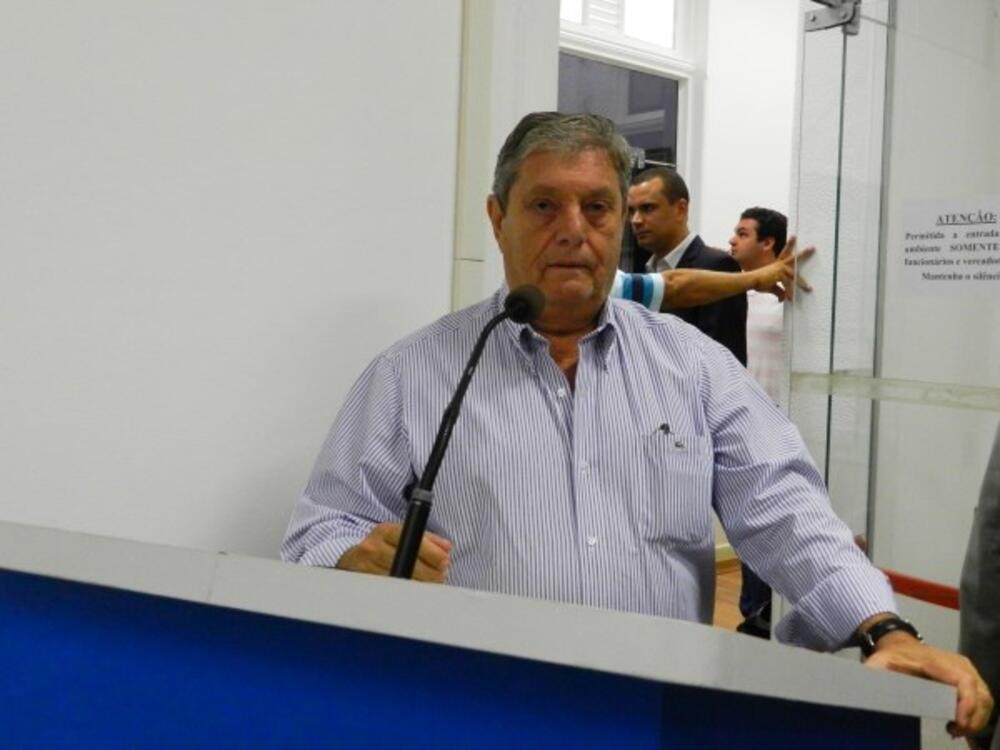 LUIZ AZZINI SOLICITA CONSTRUÇÃO DE MURO DE CONTENÇÃO NAS MARGENS DO RIBEIRÃO SAMAMBAIA