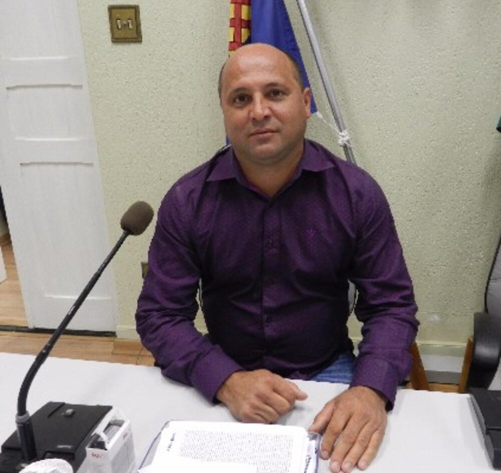 VEREADOR GILBERTO VIEIRA SOLICITA MELHORIA NO BAIRRO RECANTO DAS ÁGUAS