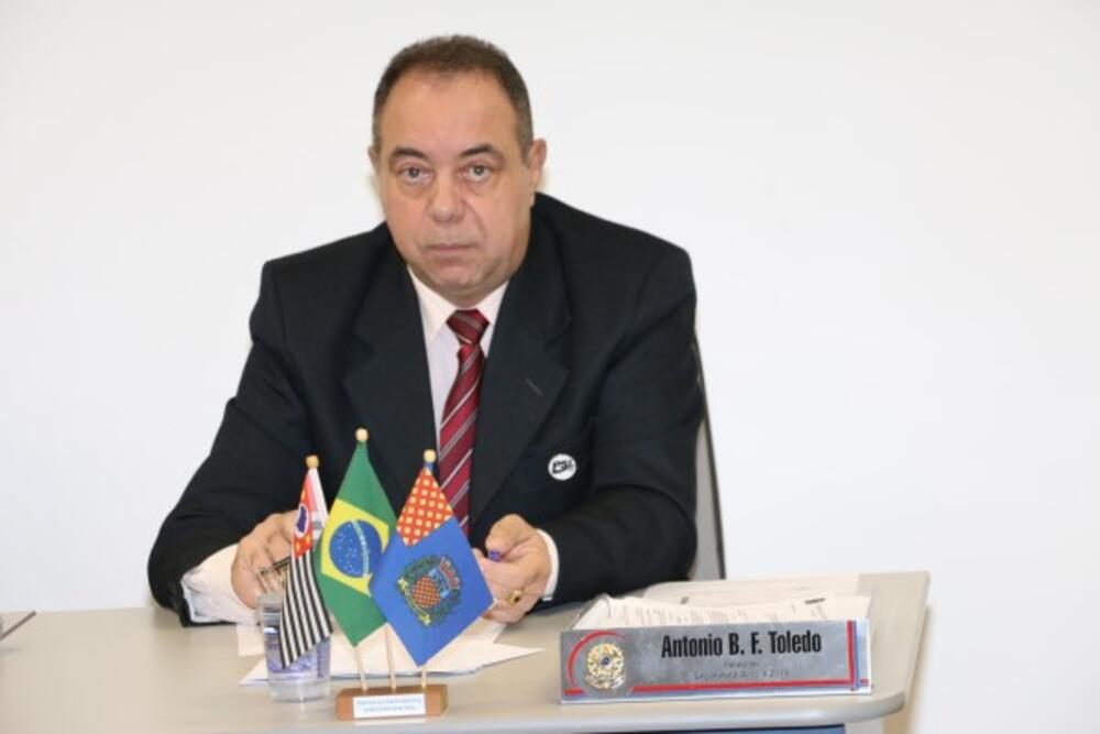 VEREADORES SOLICITAM MELHORIAS NA SINALIZAÇÃO DE TRÂNSITO NO PORTAL NA ENTRADA DO MUNICÍPIO