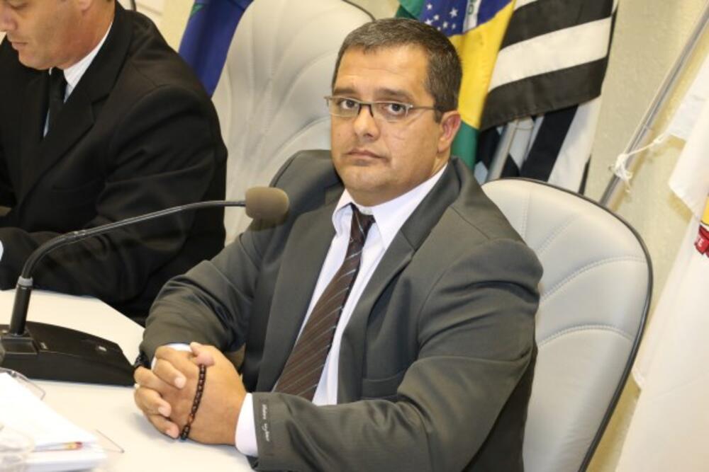 DU SOROCABA SUGERE A CRIAÇÃO DE LOCAL APROPRIADO PARA ESTACIONAR CARRETAS E CAMINHÕES PESADOS