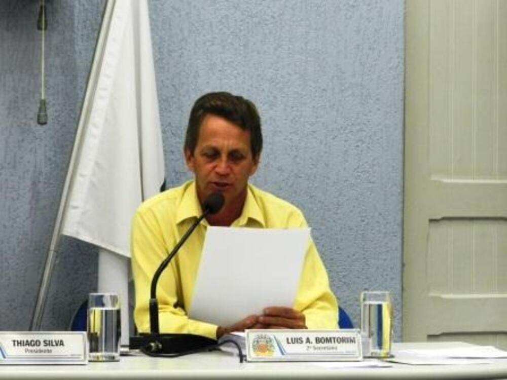 VEREADOR TIDE SOLICITA LIMPEZA DE TERRENO NO HORTO FLORESTAL