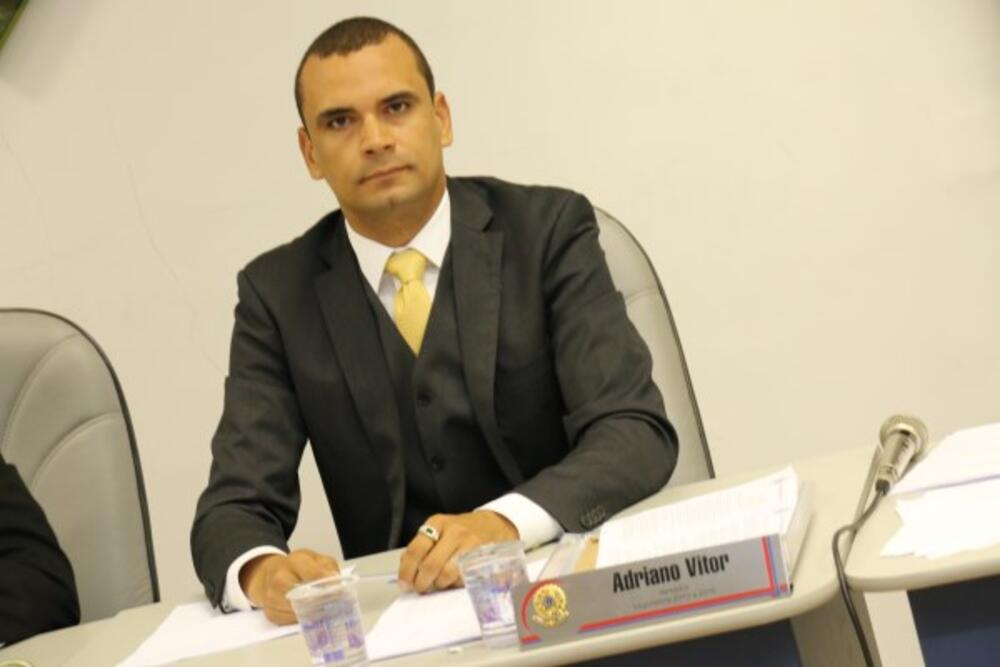 ADRIANO VITOR SUGERE MELHORIAS NO TRÂNSITO DO MUNÍCIPIO