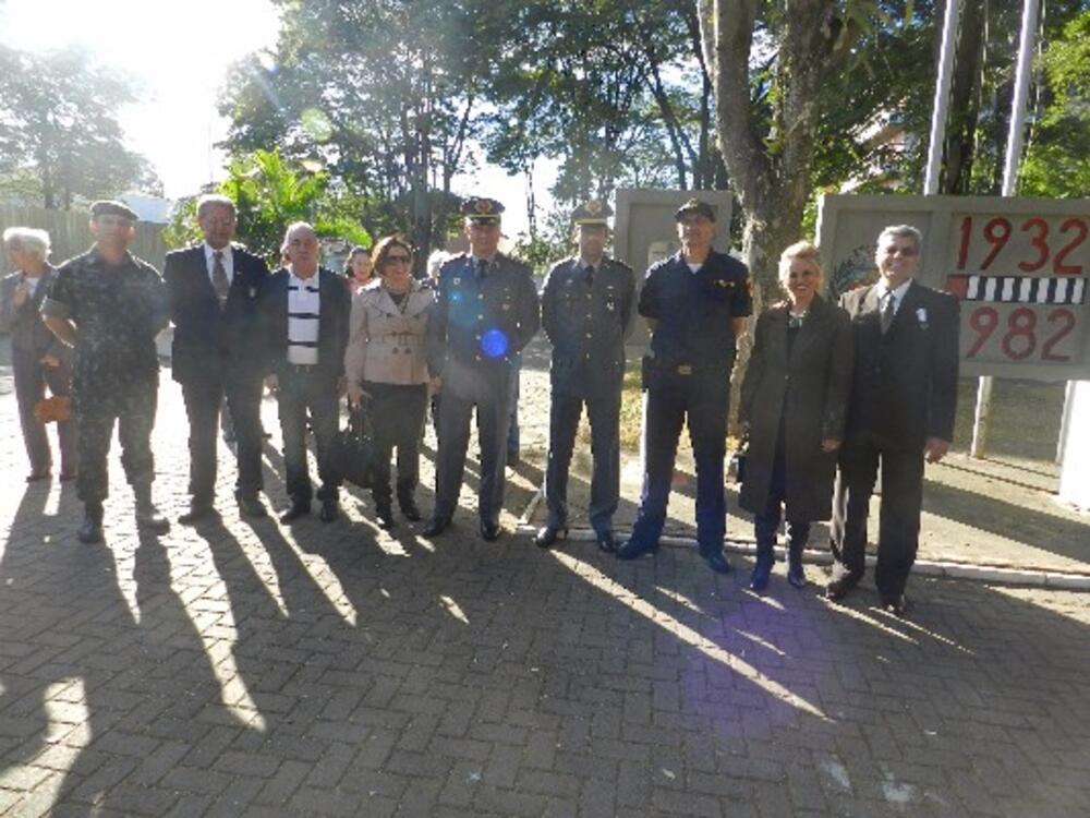 PRESIDENTE DA CÂMARA PARTICIPA DE SOLENIDADE DE 9 DE JULHO