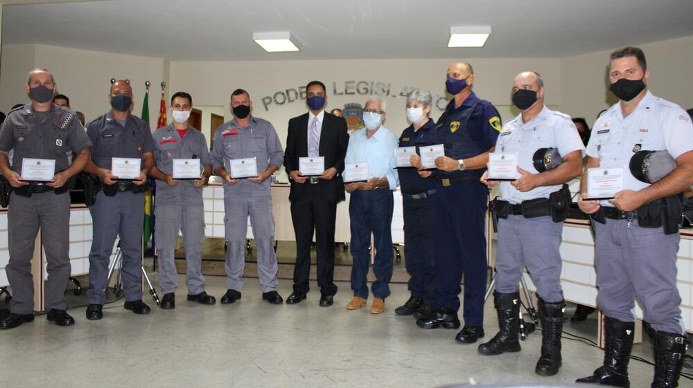 CÂMARA HOMENAGEIA POLICIAIS QUE FORAM DESTAQUE EM 2021