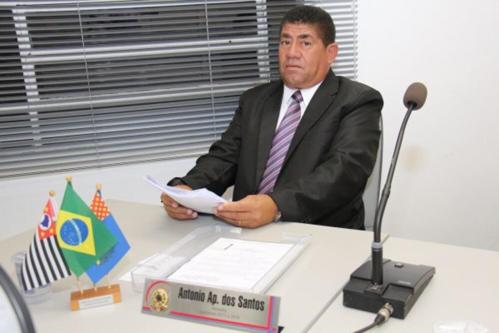TONINHO DINGÃO SUGERE MAIOR FISCALIZAÇÃO EM RELAÇÃO A CONSERVAÇÃO E MANUTENÇÃO DAS CALÇADAS