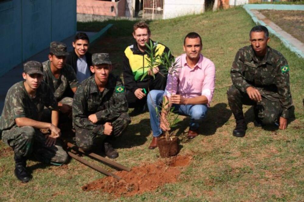 ADRIANO VITOR PRESTIGIA AS ATIVIDADES DESENVOLVIDAS PELO TIRO DE GUERRA DE SÃO PEDRO