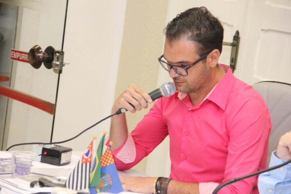 IVAN TEIXEIRA REQUER A DISPONIBILIZAÇÃO DE ÁLCOOL EM GEL NOS ÓRGÃOS PÚBLICOS MUNICIPAIS