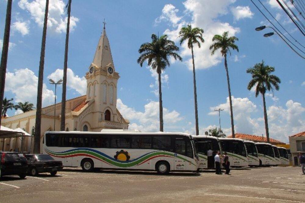 VEREADOR ADRIANO VITOR COMEMORA INSTALAÇÃO DE WI-FI NOS ÔNIBUS DE UNIVERSITÁRIOS